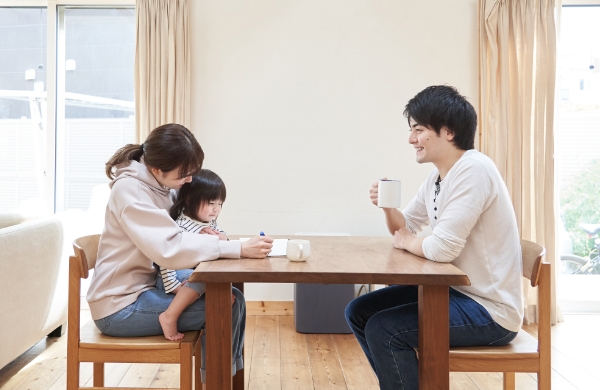 ご自宅でお待ち下さい