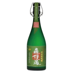 Green glass sake bottle with a metal swing-top closure and green label featuring white and red Japanese characters.