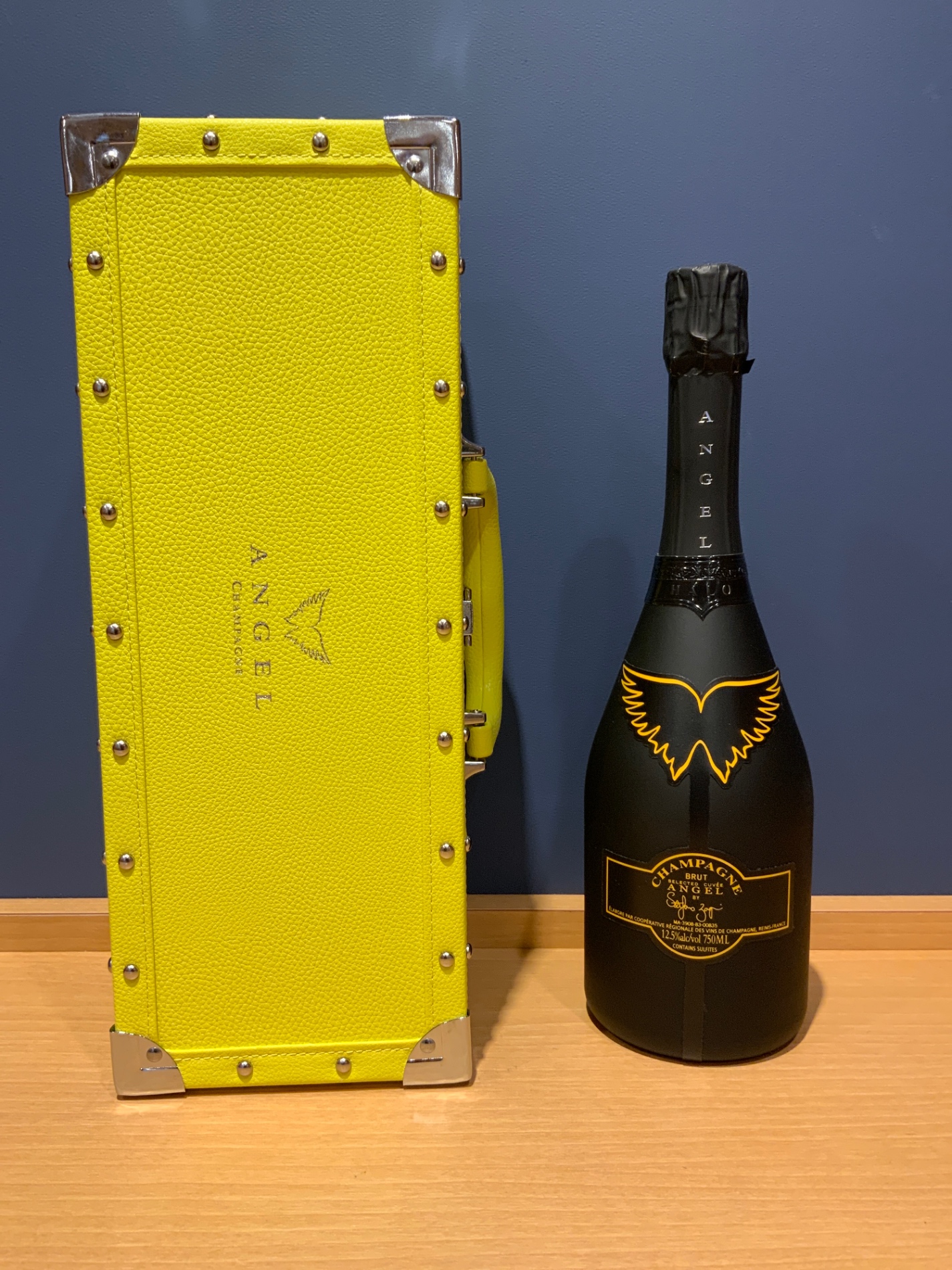エンジェル シャンパン ヘイロー イエロー 買取 - 横浜と東京のお酒