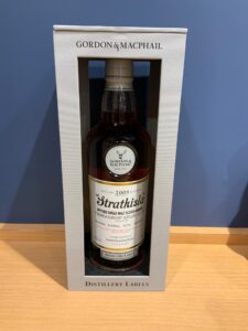 Bottle of Strathisla whisky in a gray display box with a cutout window and Distillery Labels at the base