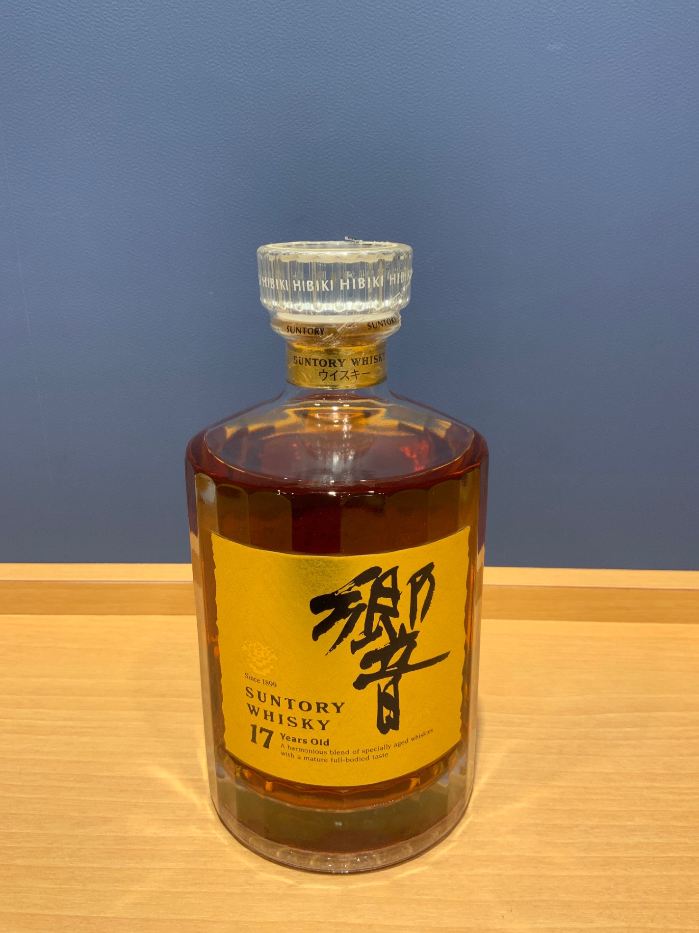 サントリー 響17年 両面ゴールドラベル750ml 楽天市場】【レトロ】響17年 ゴールドラベル 43度 750ml （専用化粧箱 ウイスキー