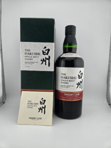 0deeYCAmS5QmqVkln1FFDJlQvzZGfbdmAJJSJQO3 お酒買取専門店LIQUORJOYリカージョイ Hakushu Sherry Cask single malt whisky bottle beside its dark green box and booklet cards on a white background