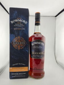 1 お酒買取専門店LIQUORJOYリカージョイ Bowmore Black Rock Islay single malt whisky bottle beside its blue box showing Black Rock and Finest Oak Casks labels