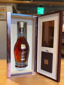 1 お酒買取専門店LIQUORJOYリカージョイ Bottle of Glenmorangie 1997 Highland Single Malt Scotch Whisky inside an open presentation box