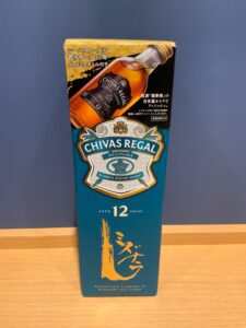 4lPYPr7UA47qUuZrUcGAw2BsMNyWoxmqOvZ07iCn お酒買取専門店LIQUORJOYリカージョイ Blue Chivas Regal Mizunara whiskey box showing a bottle image and the label Chivas Regal Mizunara with Aged 12 Years prominently on the front panel
