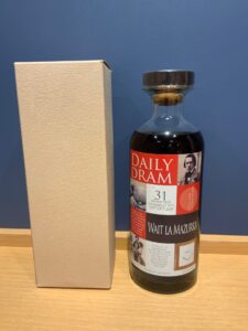 Hj2CvpwyjIvVoE07wm6Gi2Of2ovN3K920WmCsiI1 お酒買取専門店LIQUORJOYリカージョイ Bottle of Japanese whiskey labeled Daily Dram with cork stopper standing next to a plain cardboard box on a wooden surface