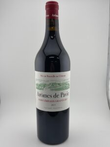 Wine bottle with a red capsule label reads Arômes de Pavie Saint Émilion Grand Cru 2015 against a white background