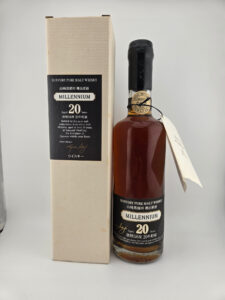 1 お酒買取専門店LIQUORJOYリカージョイ Bottle of Suntory Millennium 20 year old pure malt whisky beside its beige box