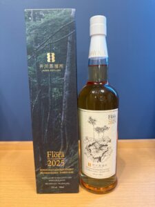 zGV8lhoKHMa8itmE9sZPeEjRDxjBX4P6jgWuGKE6 お酒買取専門店LIQUORJOYリカージョイ Bottle of Ikawa Distillery Flora 2025 single malt Japanese whisky with a forest patterned box beside it on a wooden surface